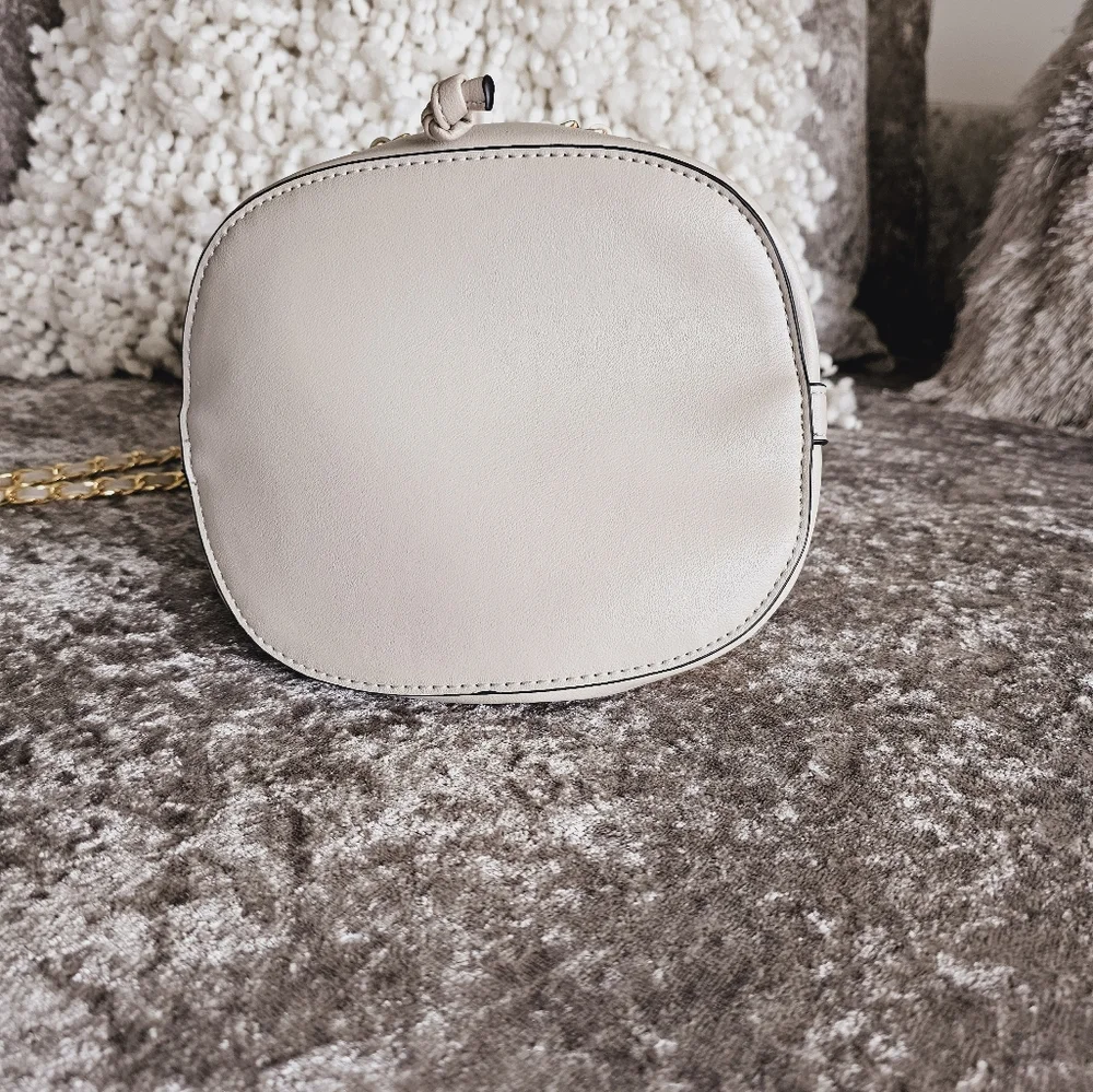 Bucket Bag - Picture 2 of 6